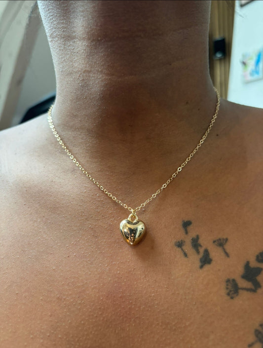 Collier doré pendentif cœur – élégant et tendance