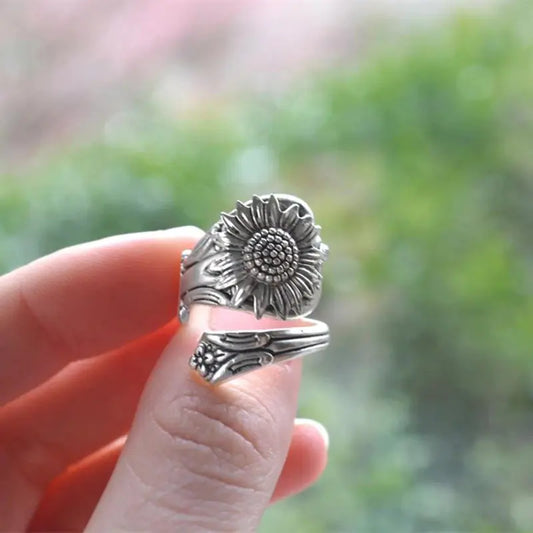 Bague Rétro Marguerite en Argent pour Femmes en Thaïlande