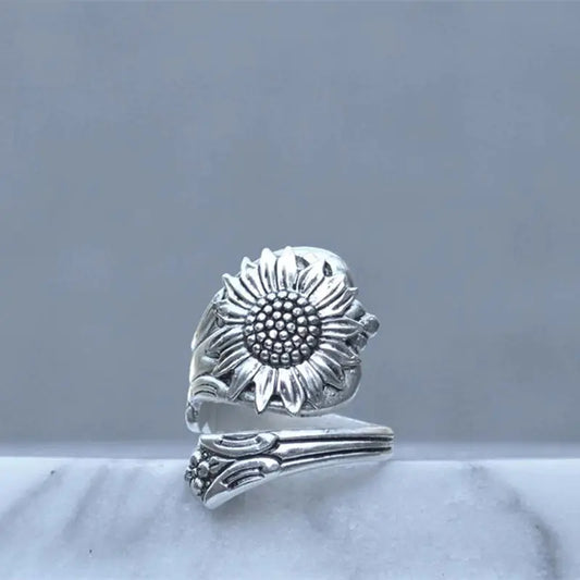 Bague Rétro Marguerite en Argent pour Femmes en Thaïlande
